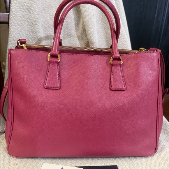 Prada Double Zip Pink Saffiano Leather Galleria Bag with Shoulder Strap - Picture 2 of 16